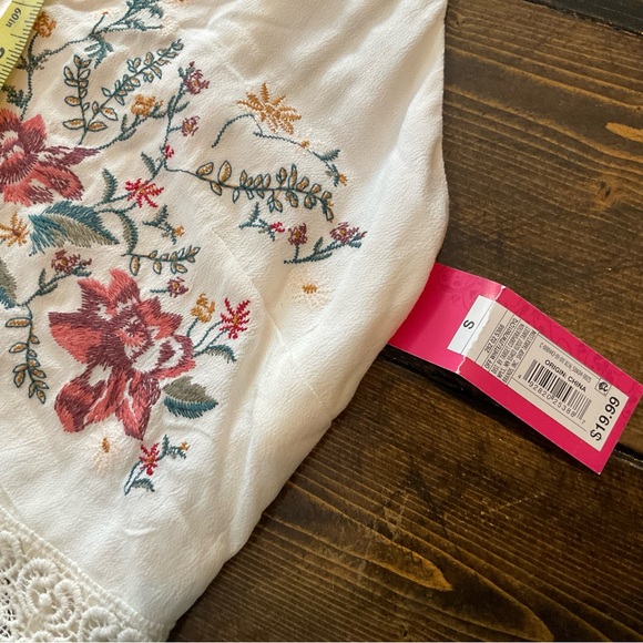Floral Embroidered White Lace Trim Top - Picture 5 of 8